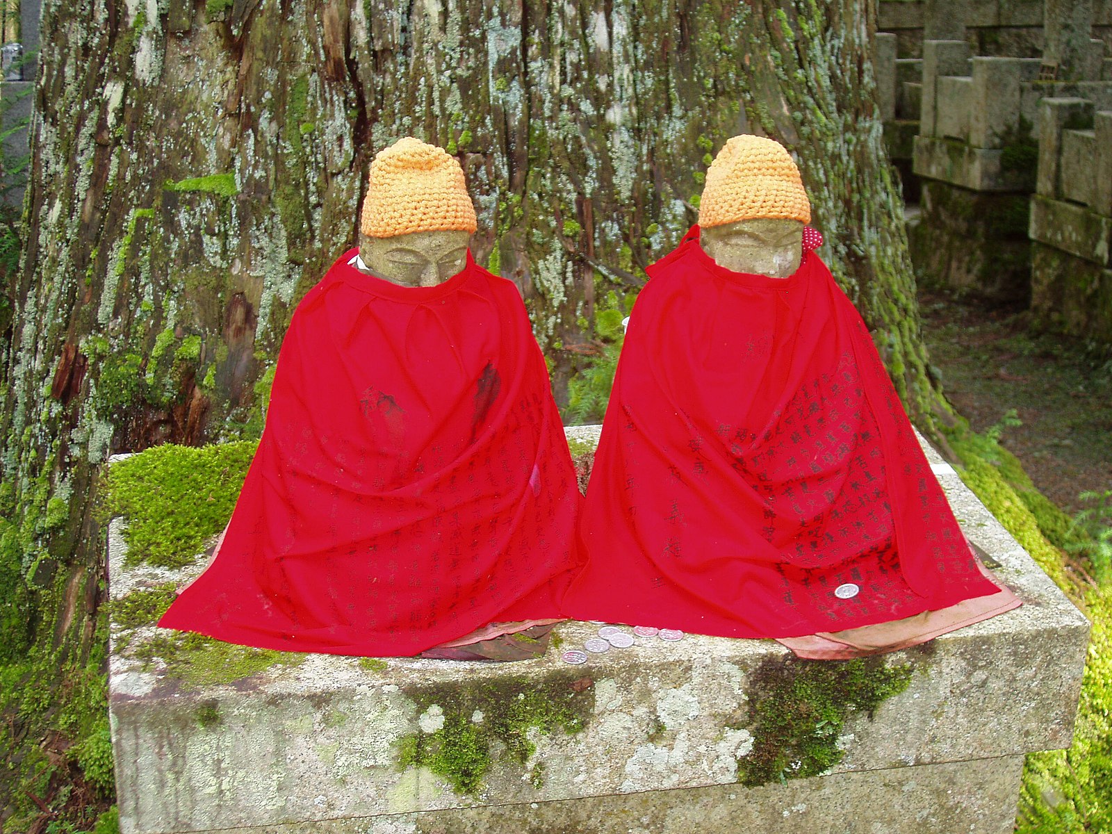Kshitigarbha bodhisattva guardian Japan red clothes sculpture